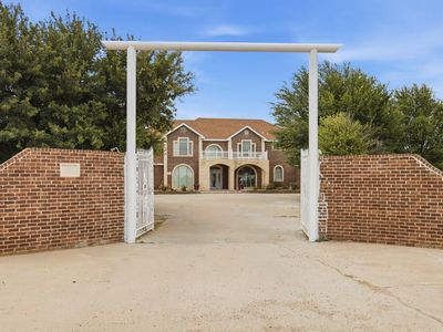 1925 Lone Star Dr