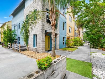 1607 Woodward St Unit 11