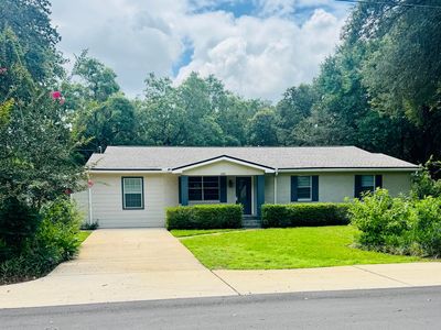 808 Harbor Ln