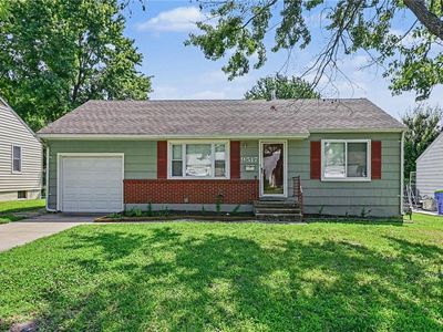 Property at 9517 Summit St, Lenexa, KS