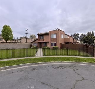 1095 N Vista Ave