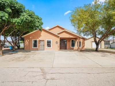 Property at 421 Mahan Dr, Clint, TX