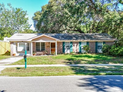 616 Center St