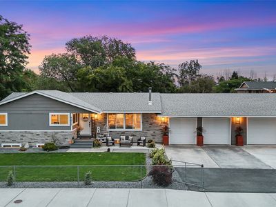 4317 W Lakeshore Drive