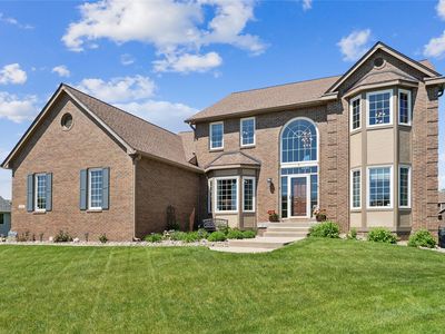 1302 NE Lake View Ct