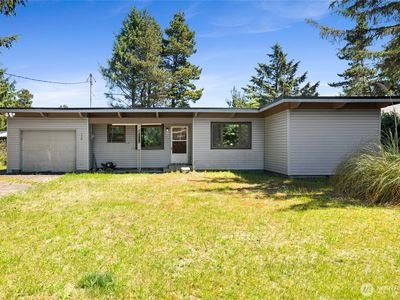 324 Mizzen Avenue NW