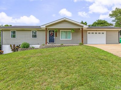 105 Meadow Ln