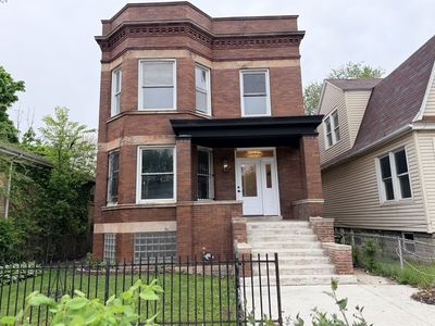 7754 S Burnham Ave