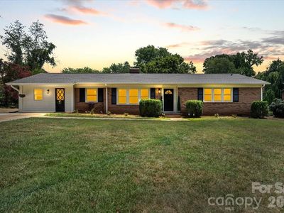 1614 Kenmore Dr