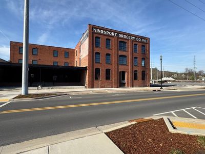 453-200 E Main St