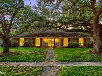 2305 Arlington Pl