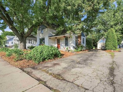 572 Mill St