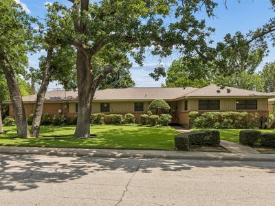 1637 Hendrix Dr