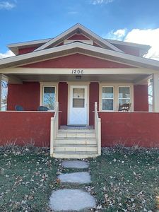 1206 2nd St NE