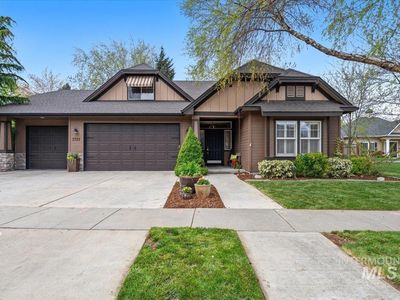 3727 N Hollymount Way