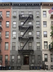 517 W 48th St APT 3FE