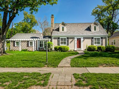 16 W 61st St