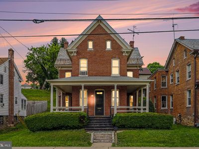 23 W George St