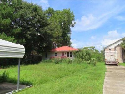 719 River Rd