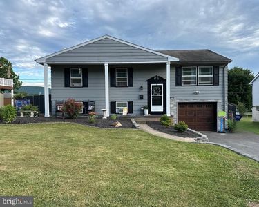 2424 N Hills Dr