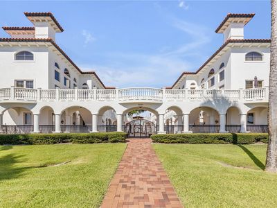 5090 RIVERSIDE DRIVE #105