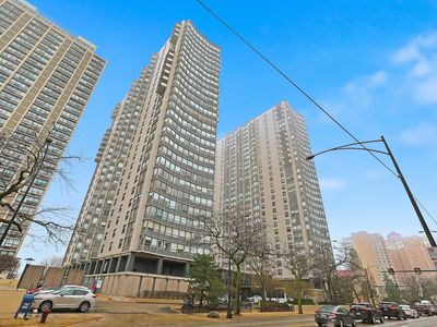 5701 N Sheridan Rd APT 7E