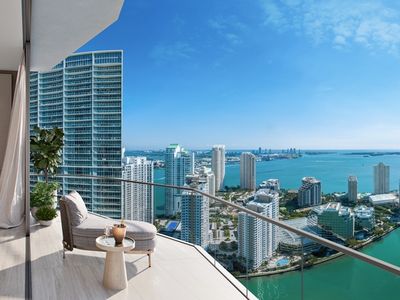 77 SE 5th St #13W