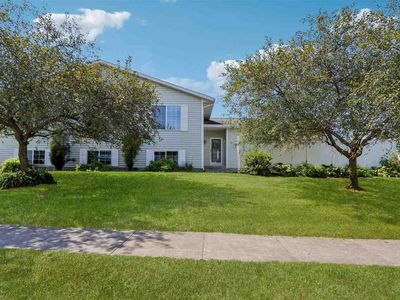 Property at 305 Westwood Rd, Williamsburg, IA