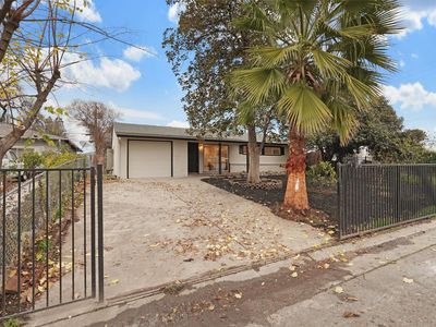1945 Edwin Way