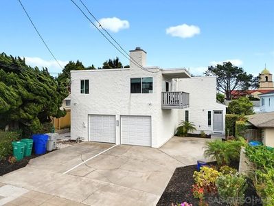 521 Arenas St