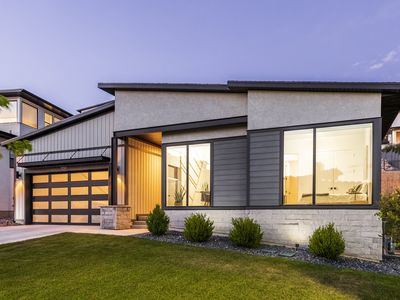 5516 N Valley View Rd