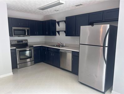 5425 Village Green Sq