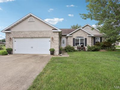 Property at 205 Jefferson Dr, Breese, IL