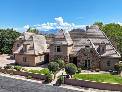1548 W Woodsview Ln