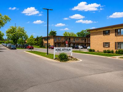 39 King Arthur Ct APT 15