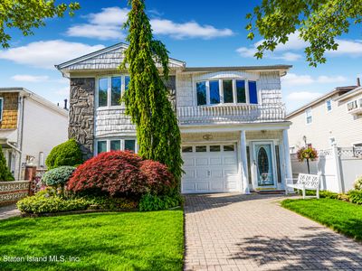 102 Saxon Ave