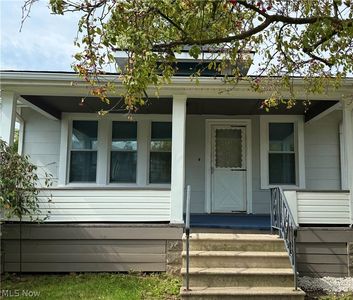 Property at 122 Bellfield Ave, Elyria, OH