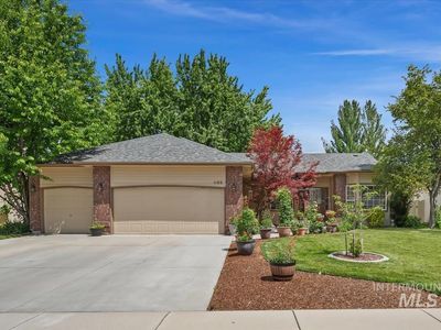 402 W Claire Ct