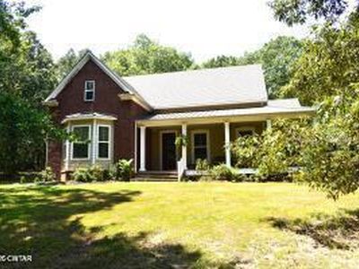 715 Roundtree Ln