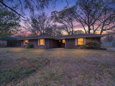 307 E Fairlane Dr