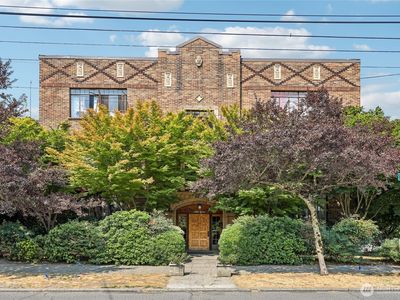 3121 Franklin Avenue E #1