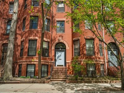 43 Carlton St #2