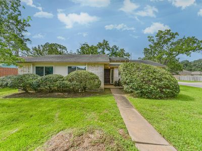 1749 Dolphin Dr