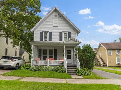 2 College St