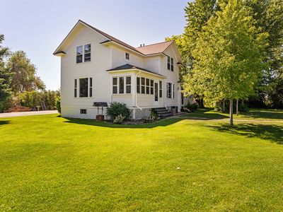 101 Lewis Ln