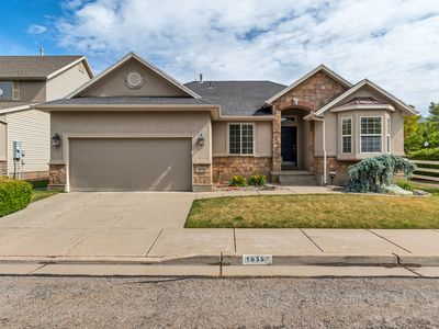 1039 E Wyndom Way