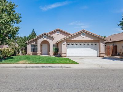 Property at 167 Lindquist St, Kingsburg, CA