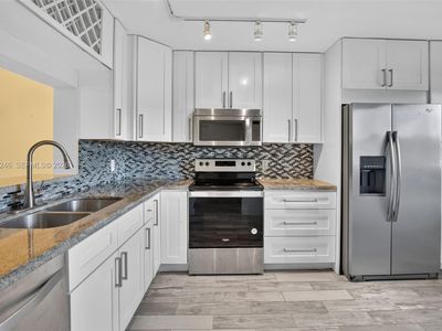 900 SW 125th Way APT 105R