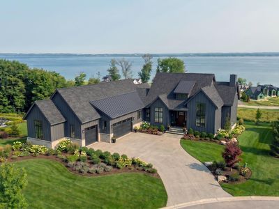 15985 Waters Edge