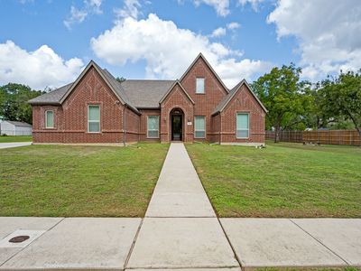 8301 Woods Ln